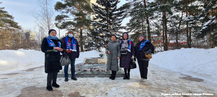 20 февраля на братских захоронениях в 10 и 11 микрорайонах прошло торжественное мероприятие по возложению цветов в память о погибших в Великой Отечественной войне
